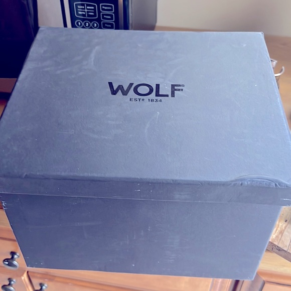 Wolf leather jewelry Box - Picture 13 of 16